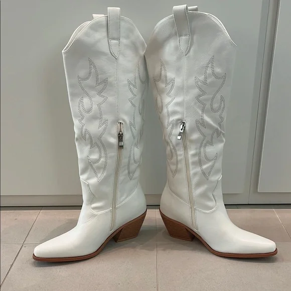 New White Leather Western-Style Women's Boots - Picture 6 of 15